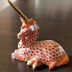 Herend rust fishnet lying unicorn with 24K accents-MINT